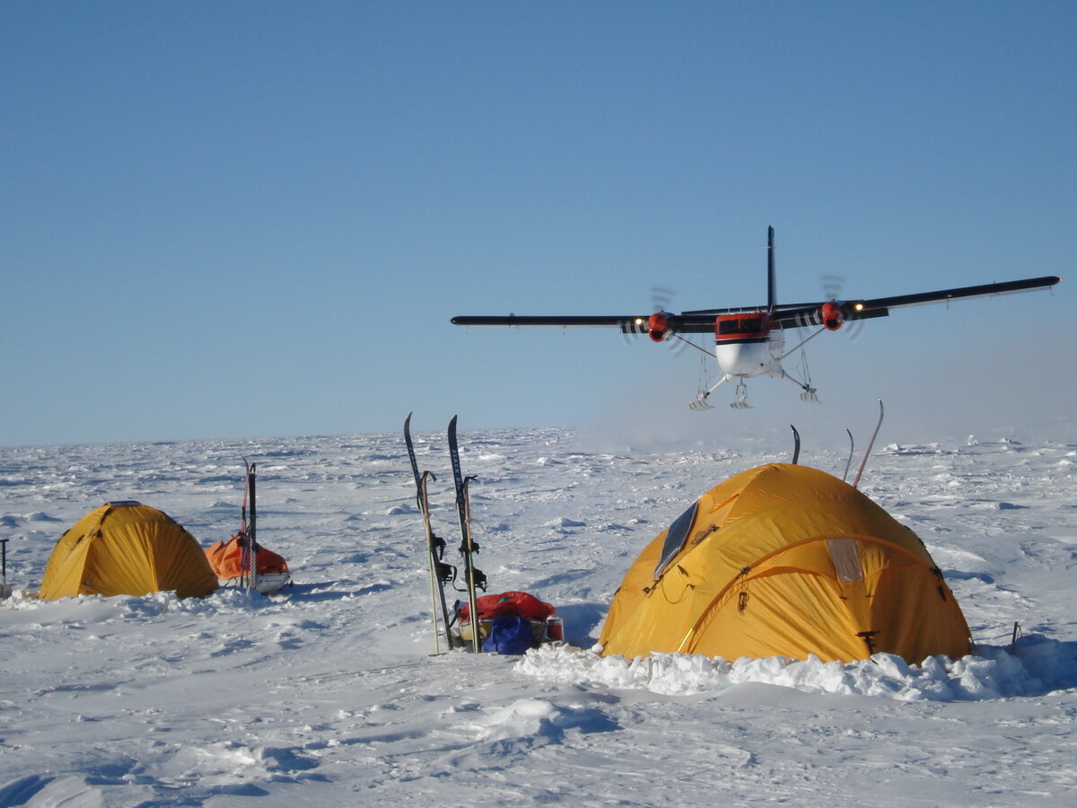 ALE Twin Otter re-supplies ski expedition